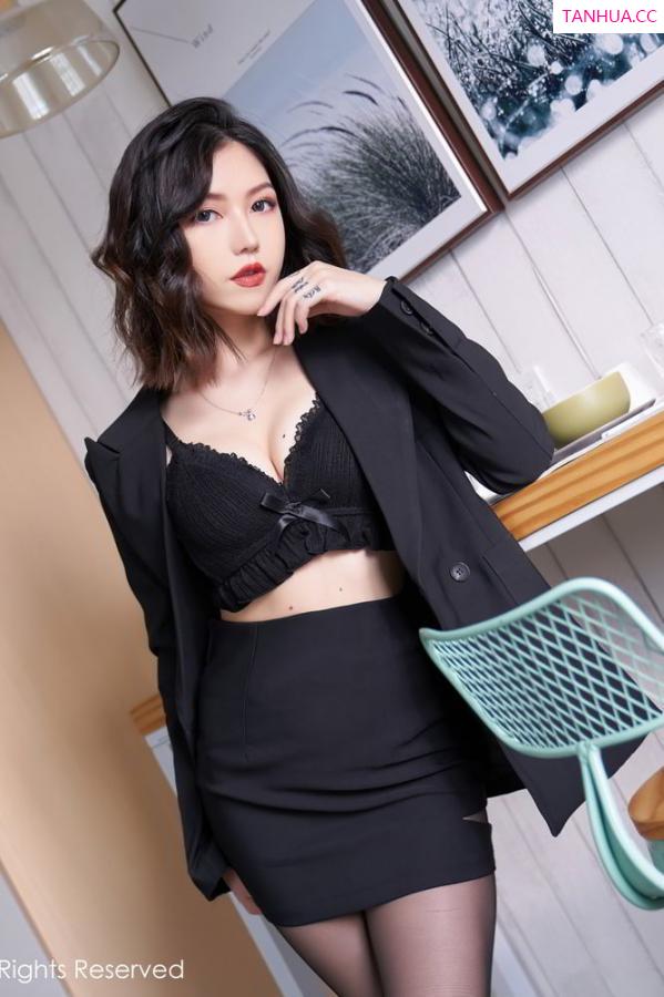 舌尖上的菊花  [XiuRen]高清写真图 2020.10.29 No.2711 舌尖上的菊花Ace第13张图片